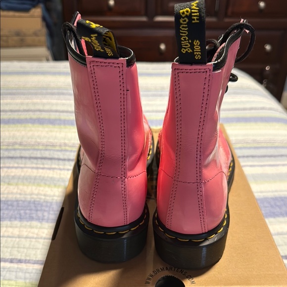 Dr. Martens Pink Combat Boots High-Top Design Women’s Size 7 US - Picture 8 of 8